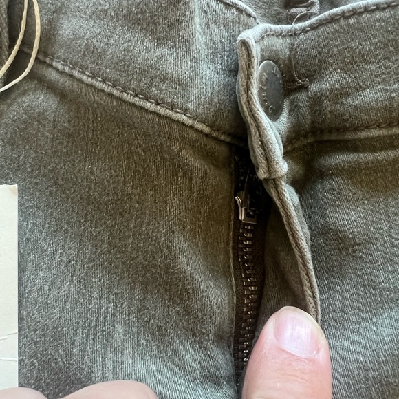 NWT Women's Comfort Denim Jeans Size 8/20" Inseam Color Green (A) - Picture 6 of 10